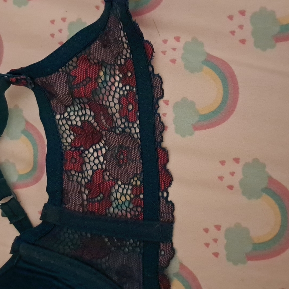 No boundaries, 32D - Picture 2 of 2